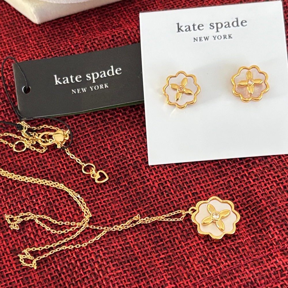 ♠️🤍 Kate Spade Gold and Mother of Pearl Floral Necklace and Earrings set 🤍♠️ - Picture 3 of 5